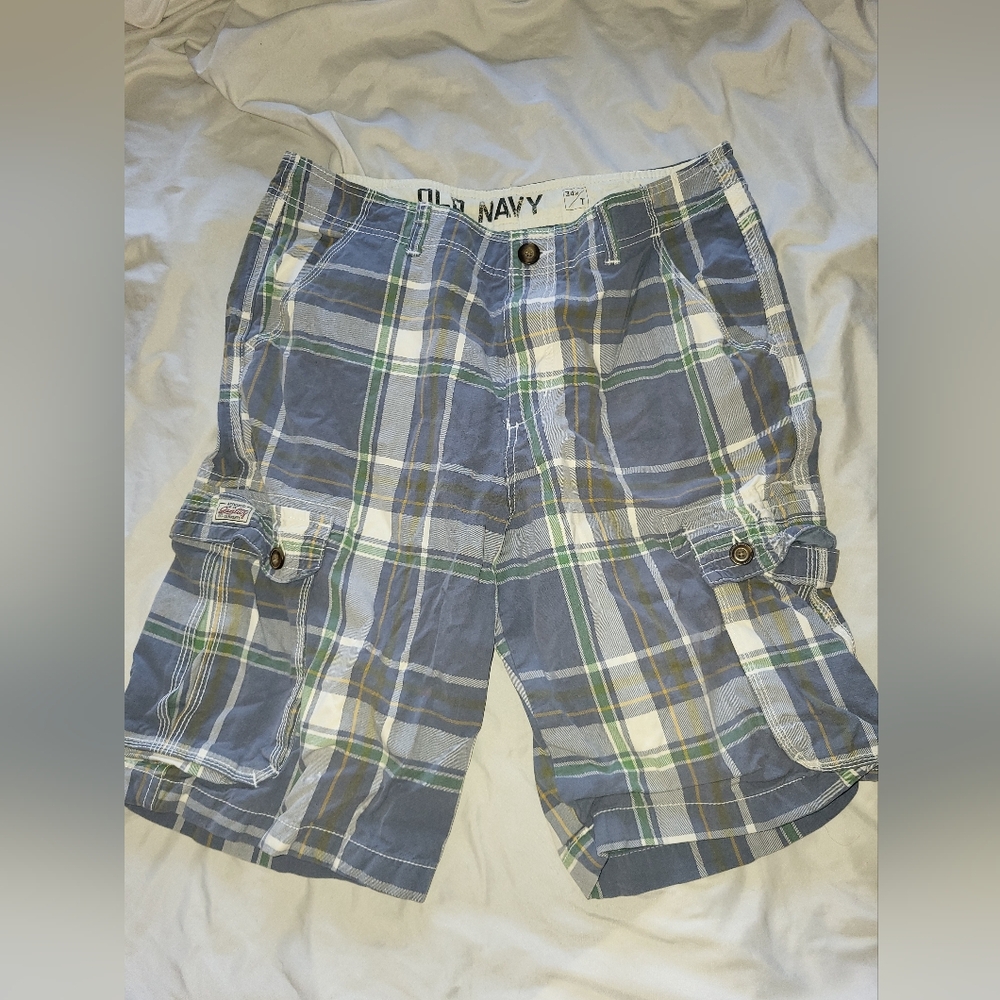 Old Navy Men's Gray Plaid Cargo Shorts